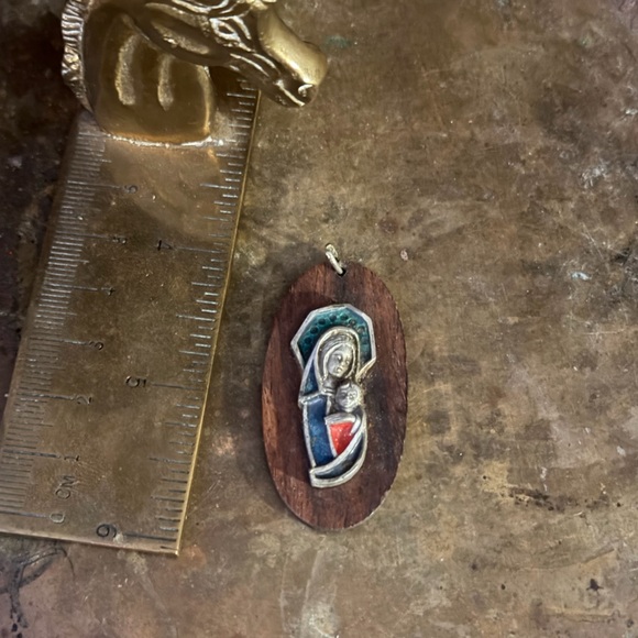 VTG Wooden Pendant with Religious Icon Holy Mother & Infant Christ - Picture 2 of 3